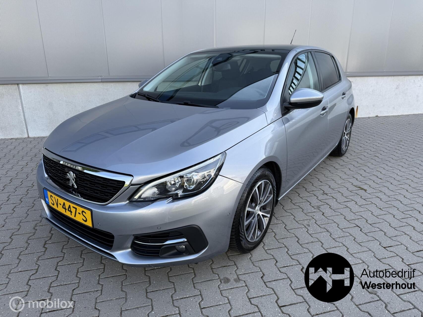 Foto 3 van Peugeot 308 1.2 PureTech Blue Lease Executive|PANO|LINE ASSI