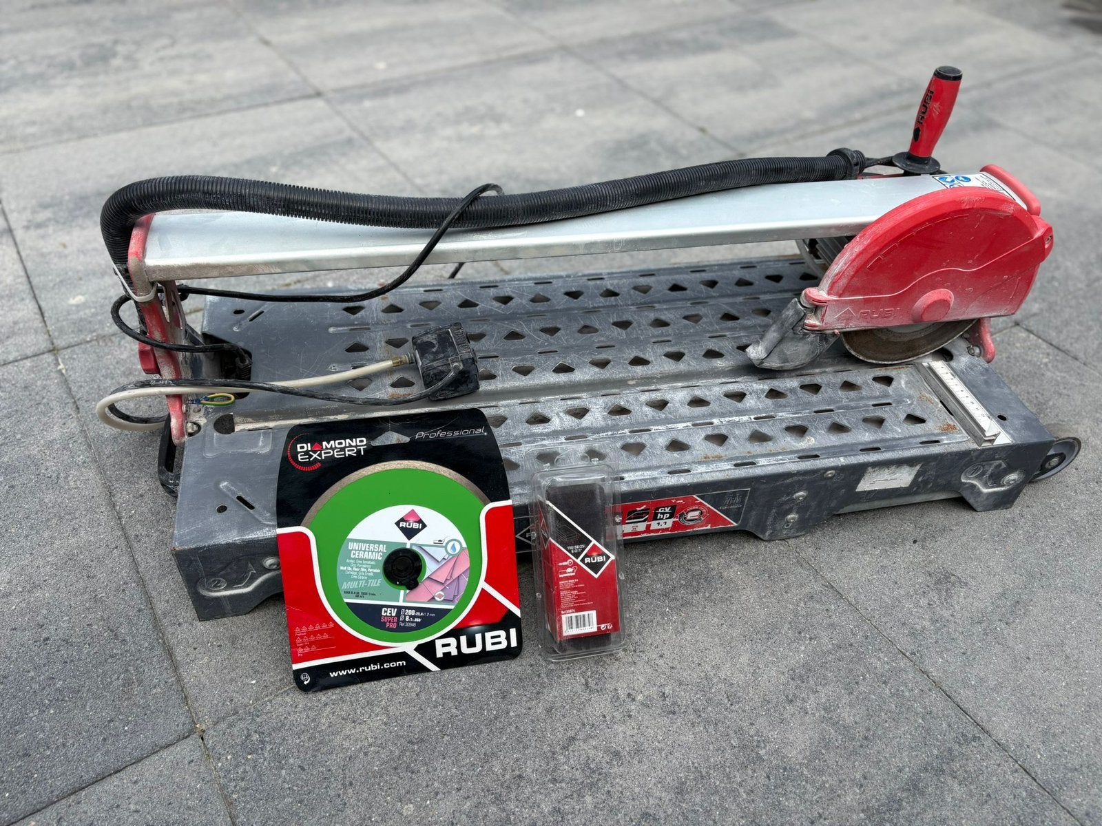 Rubi 200 evo tegelzaag, Ophalen, Zo goed als nieuw, 600 tot 1200 watt