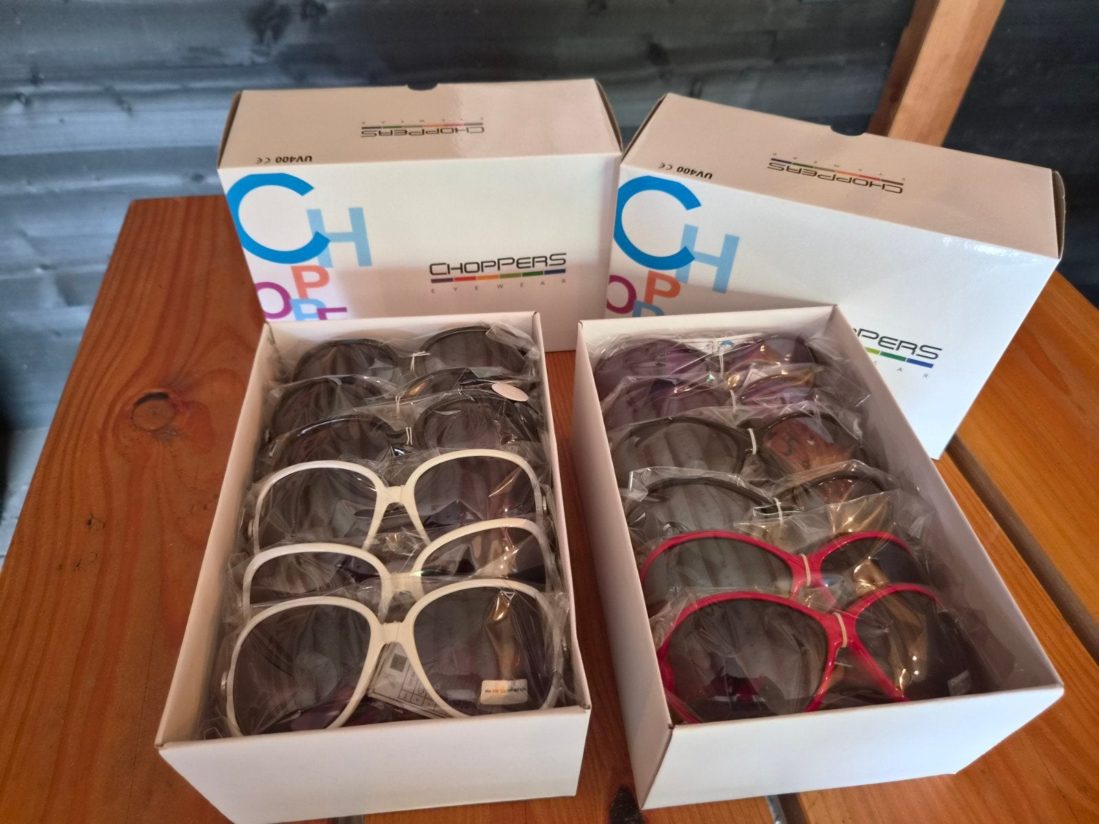 Partij nieuwe zonnebrillen 240 stuks - div model en kleuren, Zonnebril, Overige kleuren, Nieuw, Nvt