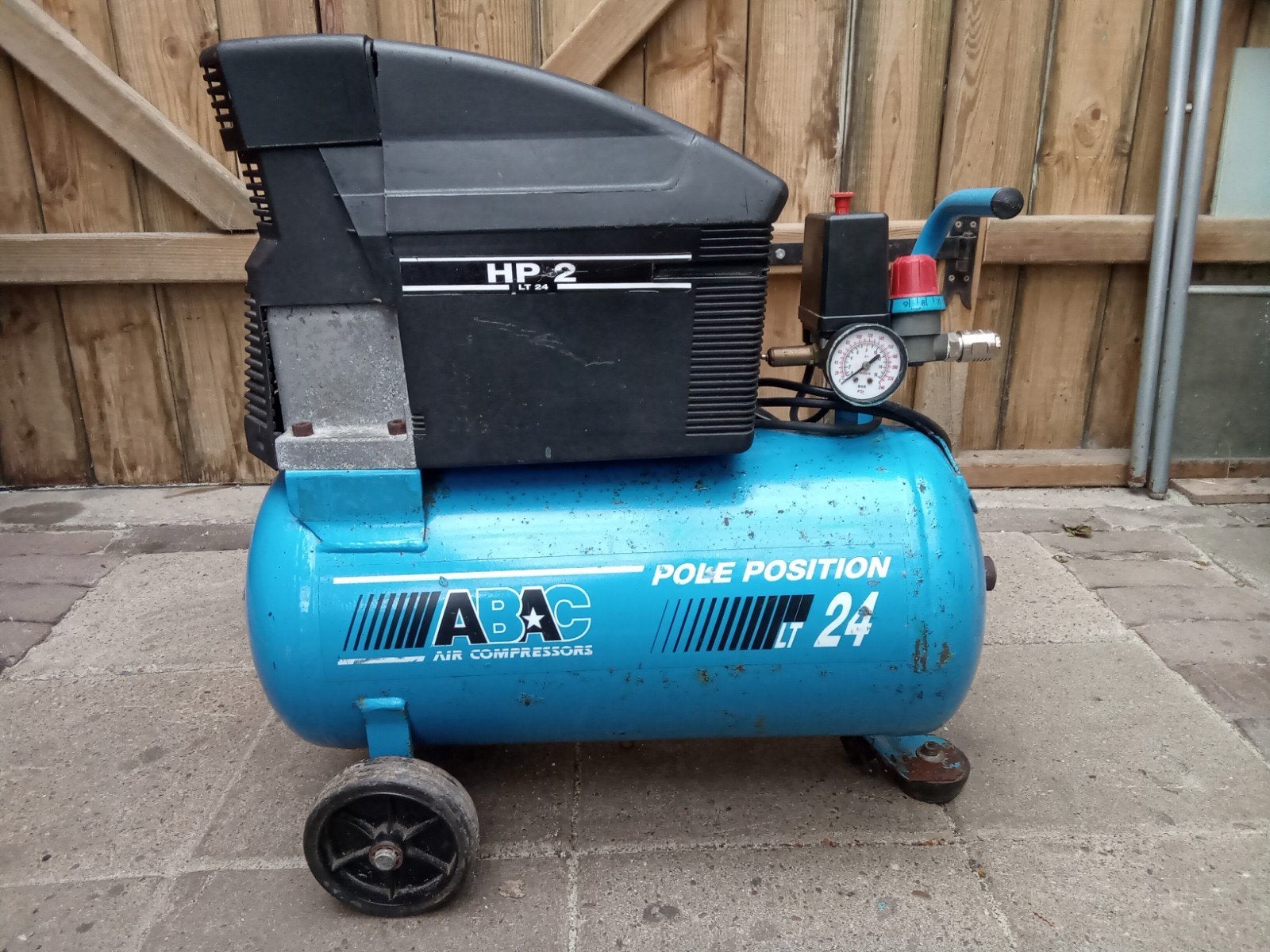Compressor. stiftslijper, nietmachine, zandstraal pistool., Doe-het-zelf en Verbouw, Minder dan 25 liter, Ophalen, Minder dan 200 liter/min