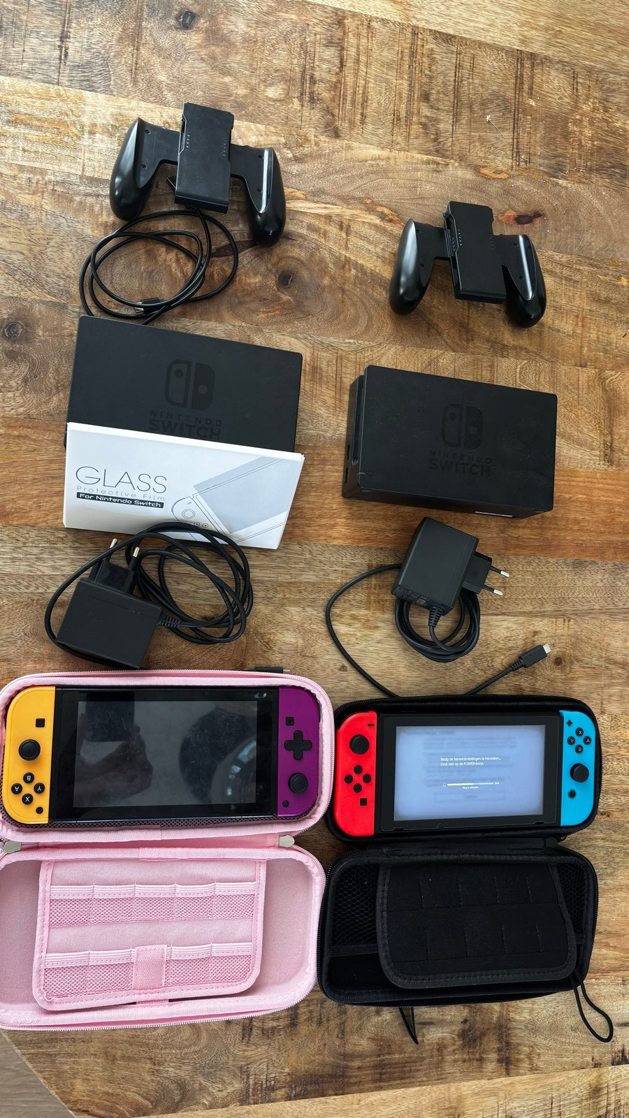 2x Nintendo Switch met toebehoren en hoesjes, Spelcomputers en Games, Spelcomputers | Nintendo Switch, Gebruikt, Switch Original