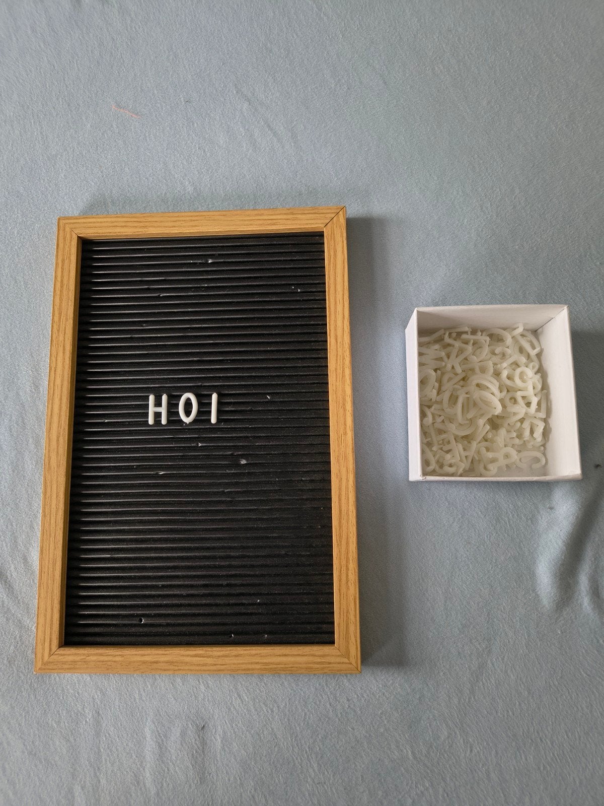 Letterbord met houten lijst en losse letters, Gebruikt, Hout, Knutselmateriaal, Ophalen