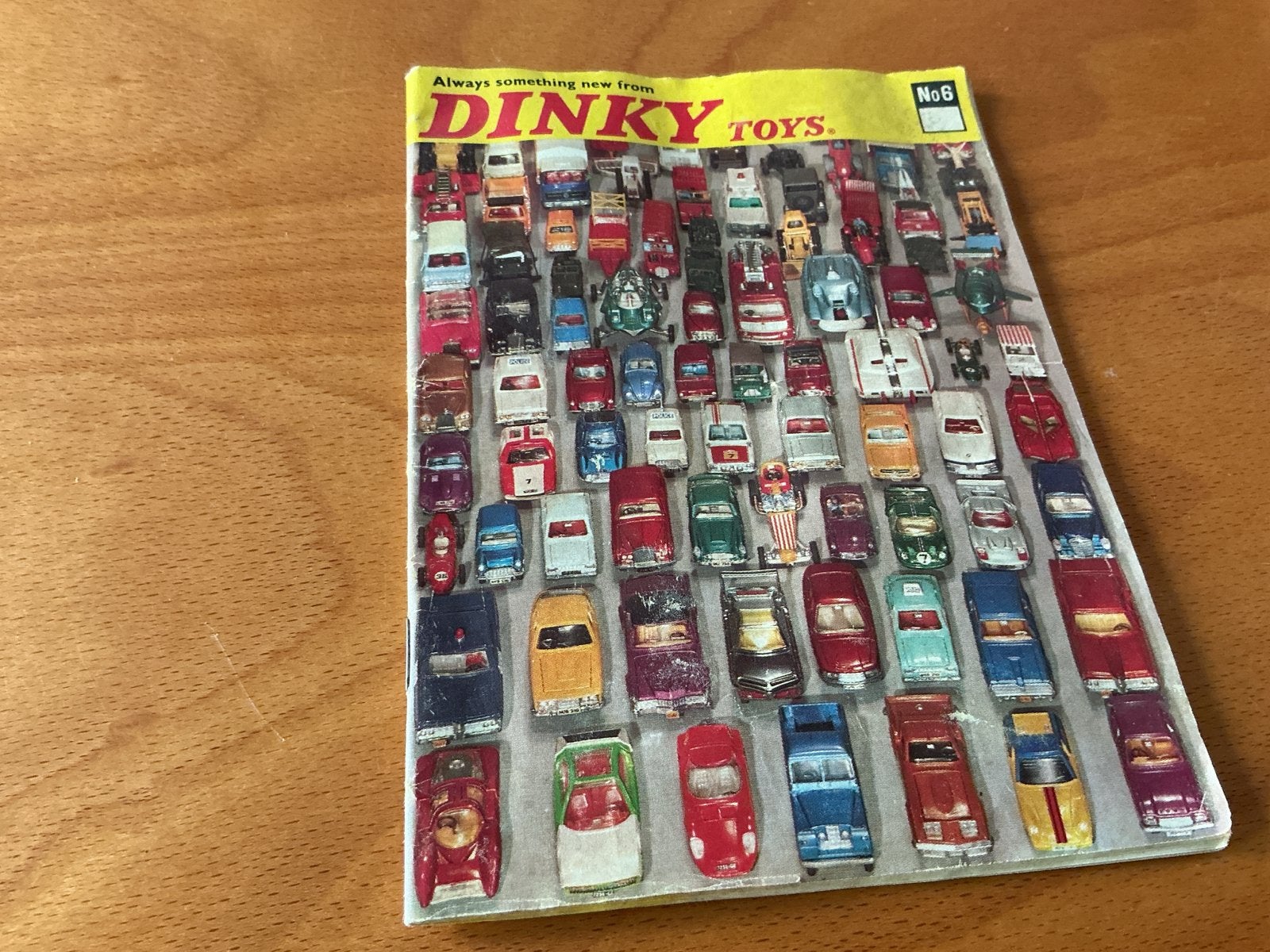 Dinky Toys Catalogus No. 6 - Vintage Speelgoed, Ophalen of Verzenden, Gelezen, Catalogus