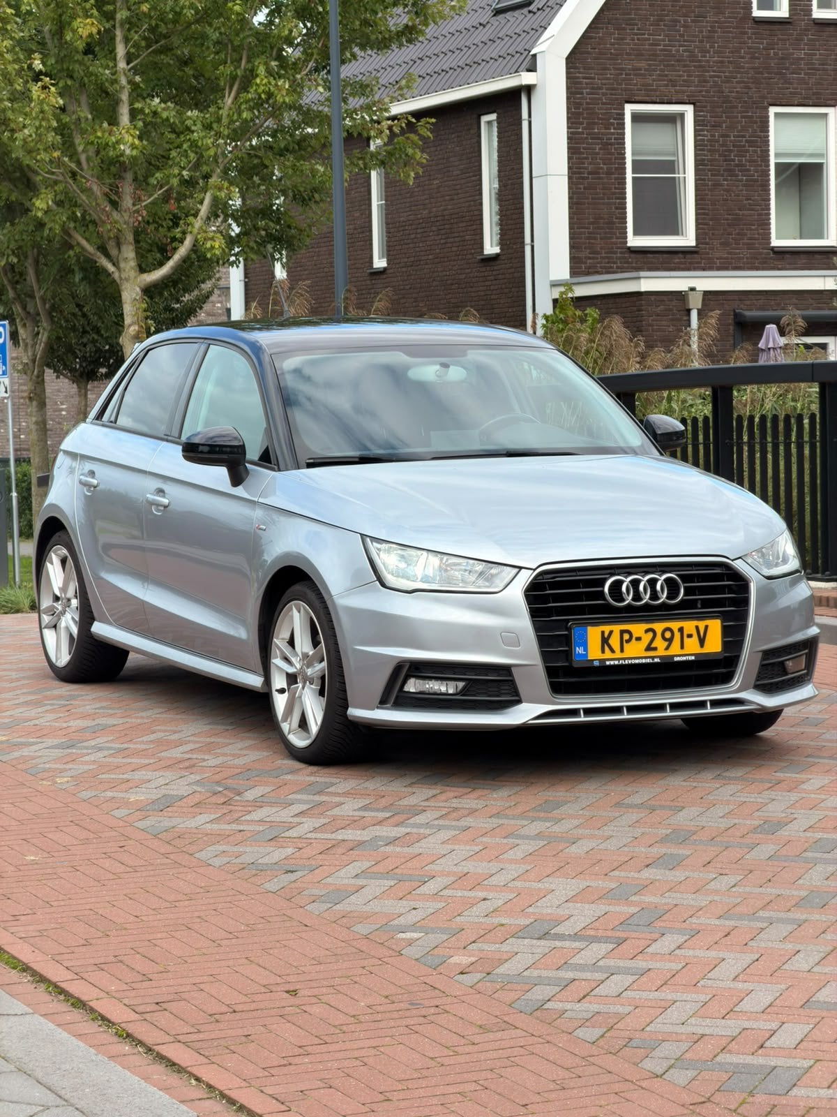 Audi A1 S-line 1.0 Tfsi Sportback 2017 Grijs NAP!, Fietsen en Brommers, Ophalen of Verzenden, 999 cc