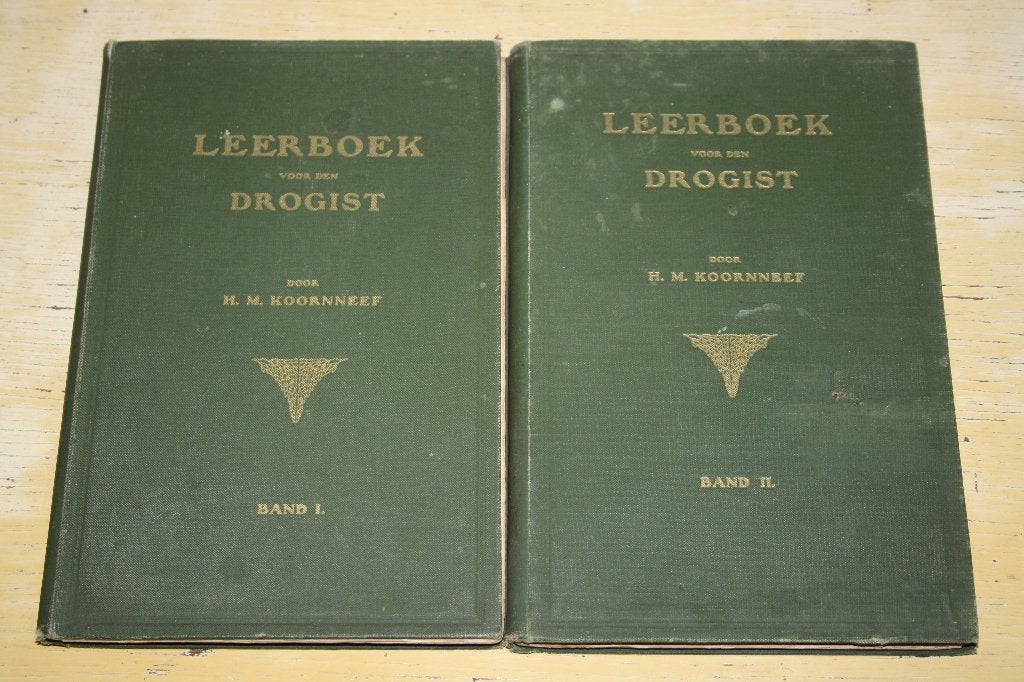 Leerboek voor den drogist H M Koornneef drogisterij, Antiek en Kunst, Antiek | Boeken en Bijbels, Ophalen of Verzenden