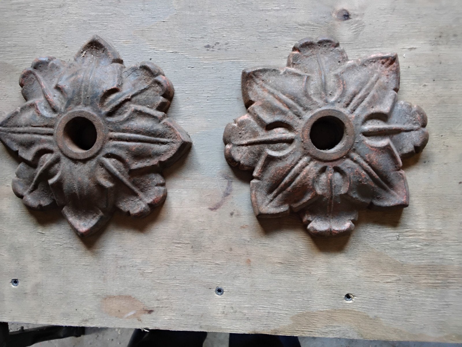 2 Antieke Gietijzeren Muurankers - Decoratief, Ophalen of Verzenden