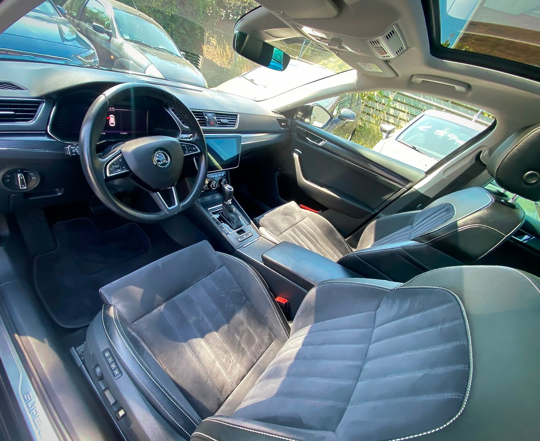 Skoda Superb Combi 1.5 TSI ACTIE! BETAAL NU 50% 11450 DE RES, 4 cilinders, 150 pk, Zwart, 1600 kg