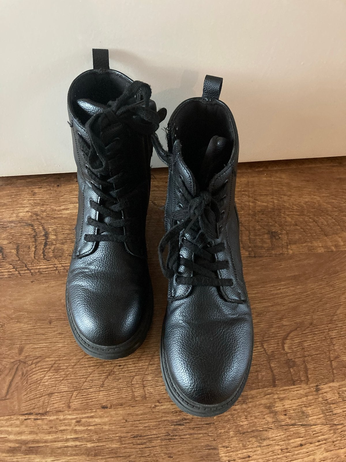 Zwarte veterlaarzen met glitterdetail, Ophalen of Verzenden, Gedragen, Zwart, Lage of Enkellaarzen