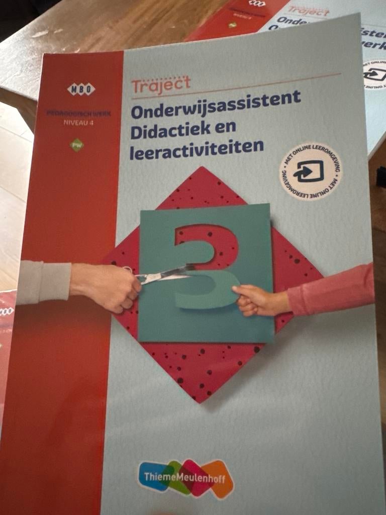 Onderwijsassistent boeken jaar 1 mbo 4, Boeken, Ophalen of Verzenden, Zo goed als nieuw, MBO