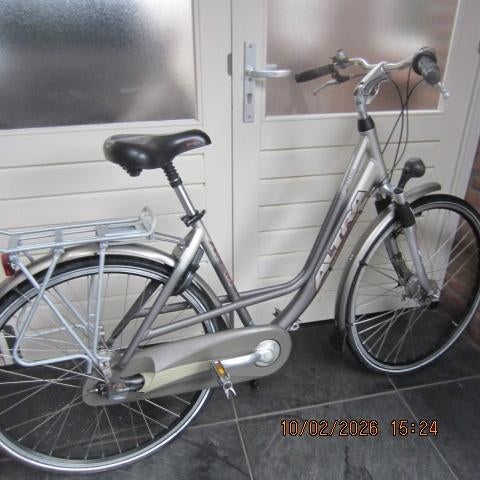 TE KOOP ZEER MOOIE DAMESFIETS MET 7 VERSNELLING WIELMAAT 28, 56 cm of meer, Zo goed als nieuw, Meer dan 20 versnellingen, Ophalen