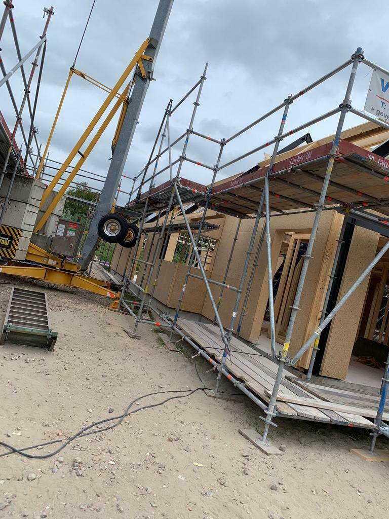 Verhuur en montage Layher Allround en Blitz steigerbouw, Doe-het-zelf en Verbouw, Verzenden, Zo goed als nieuw, Gevelsteiger, 5 meter of hoger