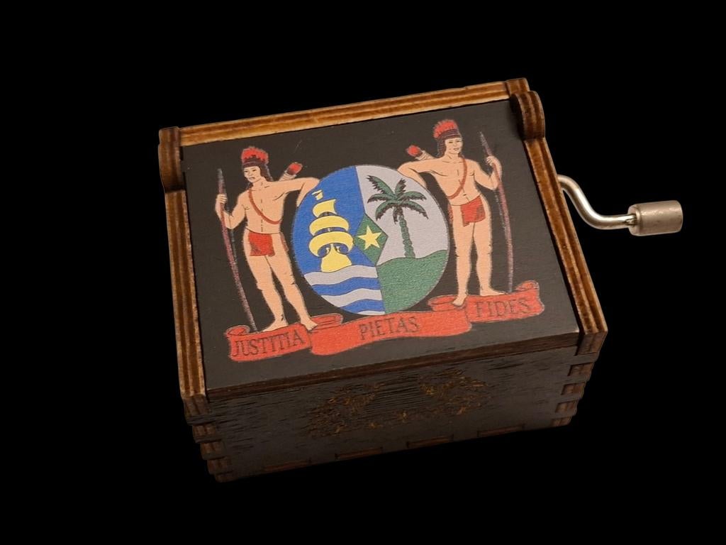 Unieke muziekdoosjes met het Surinaams volkslied., Antiek en Kunst, Antiek | Speelgoed, Ophalen of Verzenden