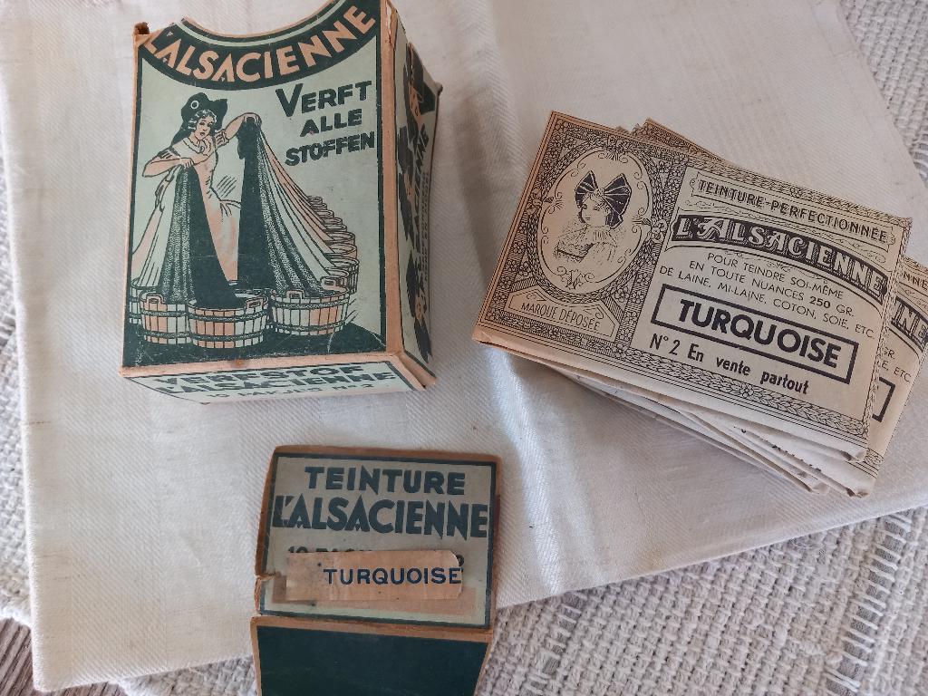 oude Volmaakte Verfstof No 2 turquoise. , Overige materialen, Overige kleuren, Ophalen of Verzenden, Minder dan 30 cm