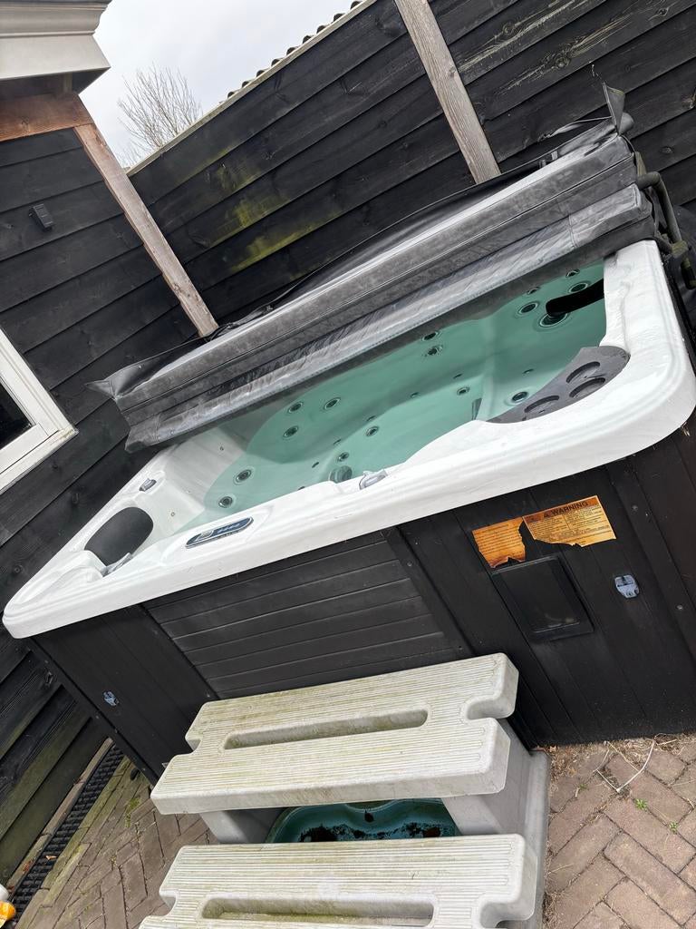 Balboa Jacuzzi - 2 ligplaatsen, 3 zitplaatsen, Ophalen, Gebruikt, Inbouw, Trap
