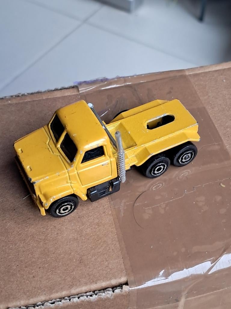 Majorette Vrachtwagen trekker geel netjes bespeeld, Hobby en Vrije tijd, Modelauto's | Overige schalen, Ophalen of Verzenden, Gebruikt