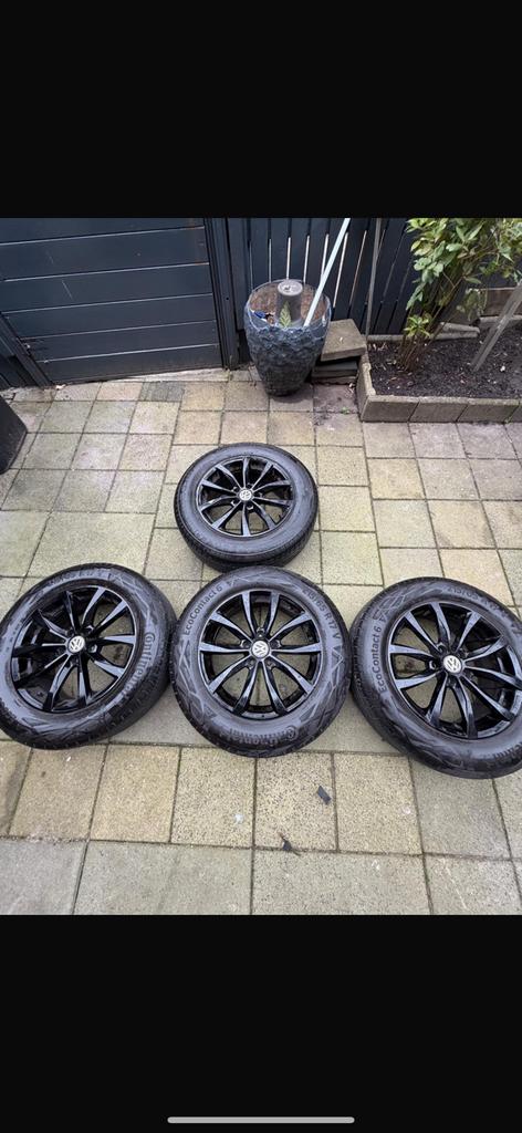 Volkswagen lichtmetalen velgen met banden, Ophalen, 17 inch, 215 mm, Zomerbanden