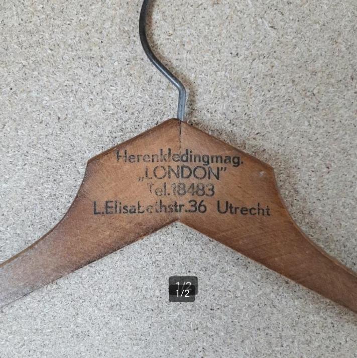 Oude Kledinghanger Herenkleding mag. LONDON tel 18483, Verzamelen, Retro, Ophalen of Verzenden, Huis en Inrichting