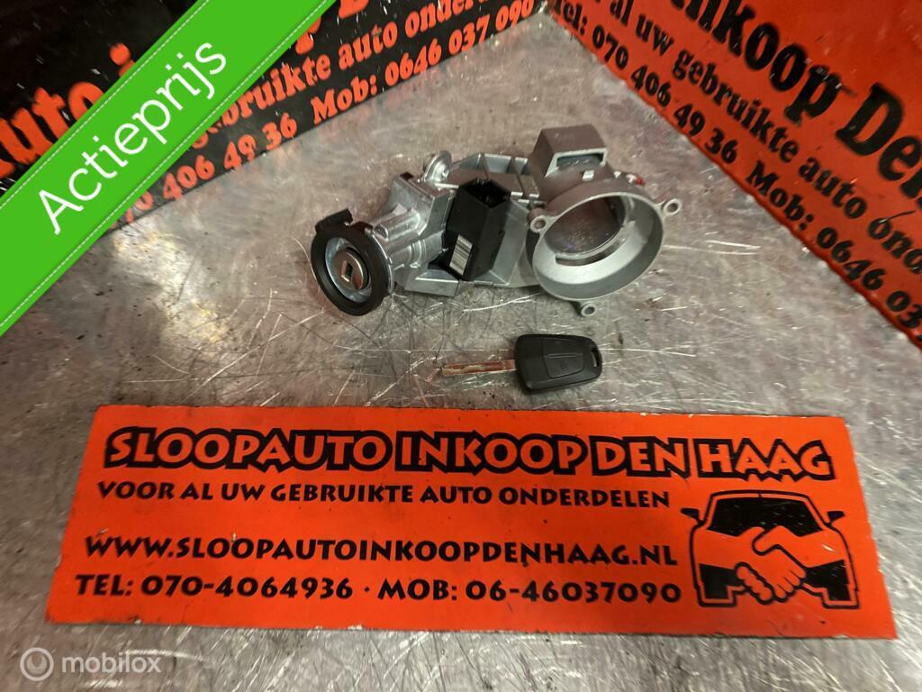 Opel Corsa D ('06-'15) Contactslot + Sleutel - 56155D, Auto-onderdelen, Ophalen of Verzenden, Gebruikt