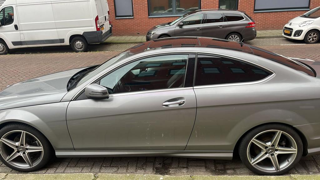 Mercedes C-Klasse 2.0 C200 Coupe AUT 2012  turbo amg pakket, Auto's, Mercedes-Benz, Automaat, Achterwielaandrijving, 1800 kg, 4 cilinders