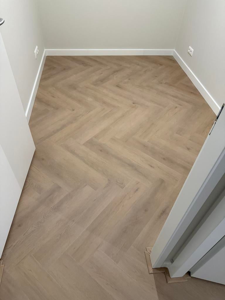 Laminaat leggen 0658879983 bel mij, Huis en Inrichting, Stoffering | Vloerbedekking, Ophalen, Zo goed als nieuw, 75 m² of meer