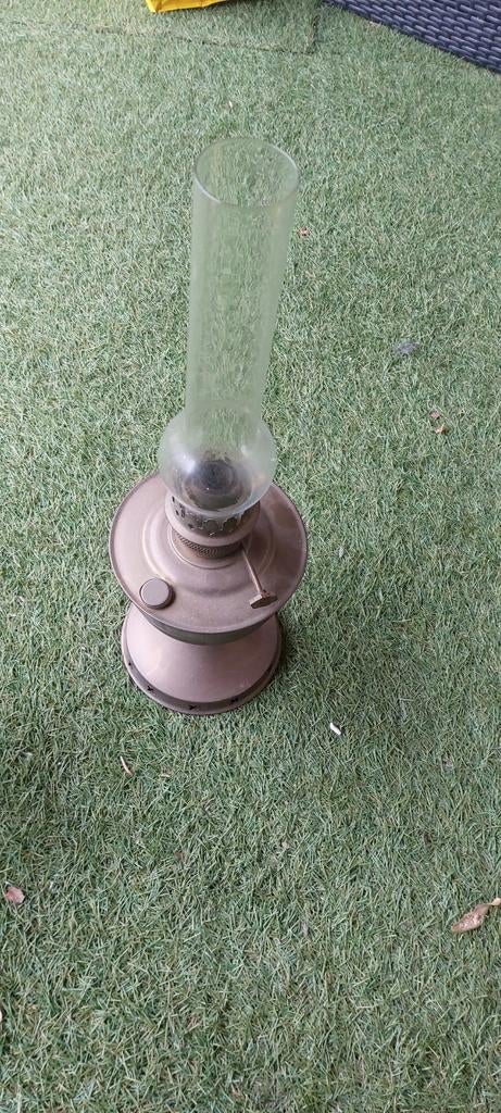 Oude olielamp met glazen kap, Antiek en Kunst, Antiek | Lampen, Ophalen of Verzenden