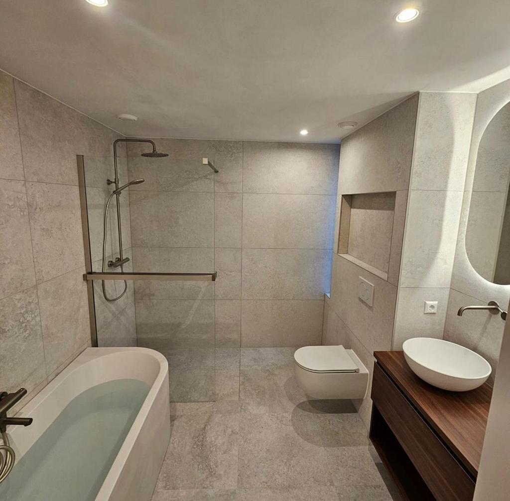 "Transformeer uw badkamer complete renovatie, Diensten en Vakmensen, Stukadoors en Tegelzetters, Garantie, Metselen