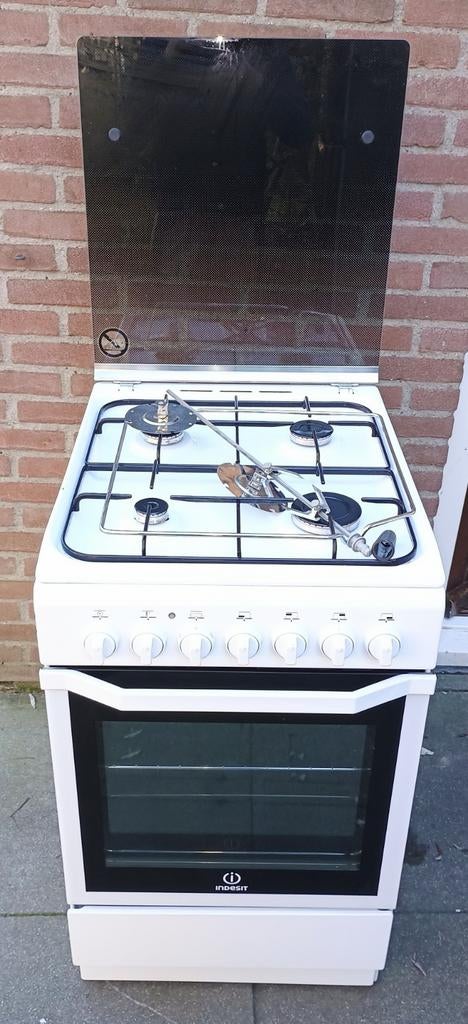 Indesit 50cm breed vrijstaand 4-pits gasfornuis I5GS1G(W)/NL, Gebruikt, Verzenden, ., Grill