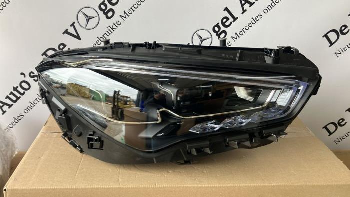 Koplamp rechts van een Mercedes CLA, Gebruikt, -, Ophalen of Verzenden, -