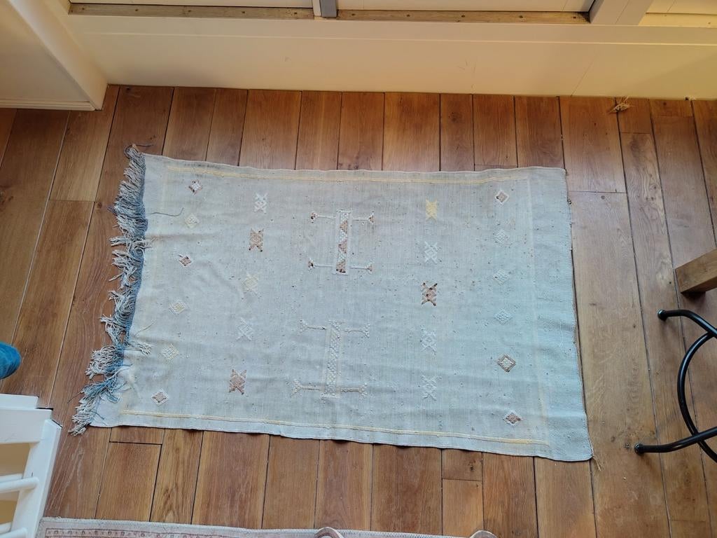 Vintage Berber tapijtje - Lichtblauw 135x85cm, Gebruikt, Blauw, Ophalen of Verzenden, Rechthoekig