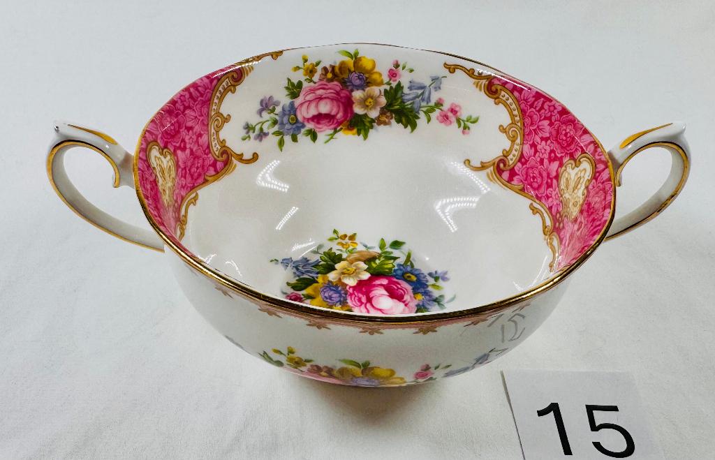 Royal Albert Lady Carlyle Bouillon Cup Vintage, Ophalen of Verzenden, Zo goed als nieuw, Porselein, Kop en/of schotel