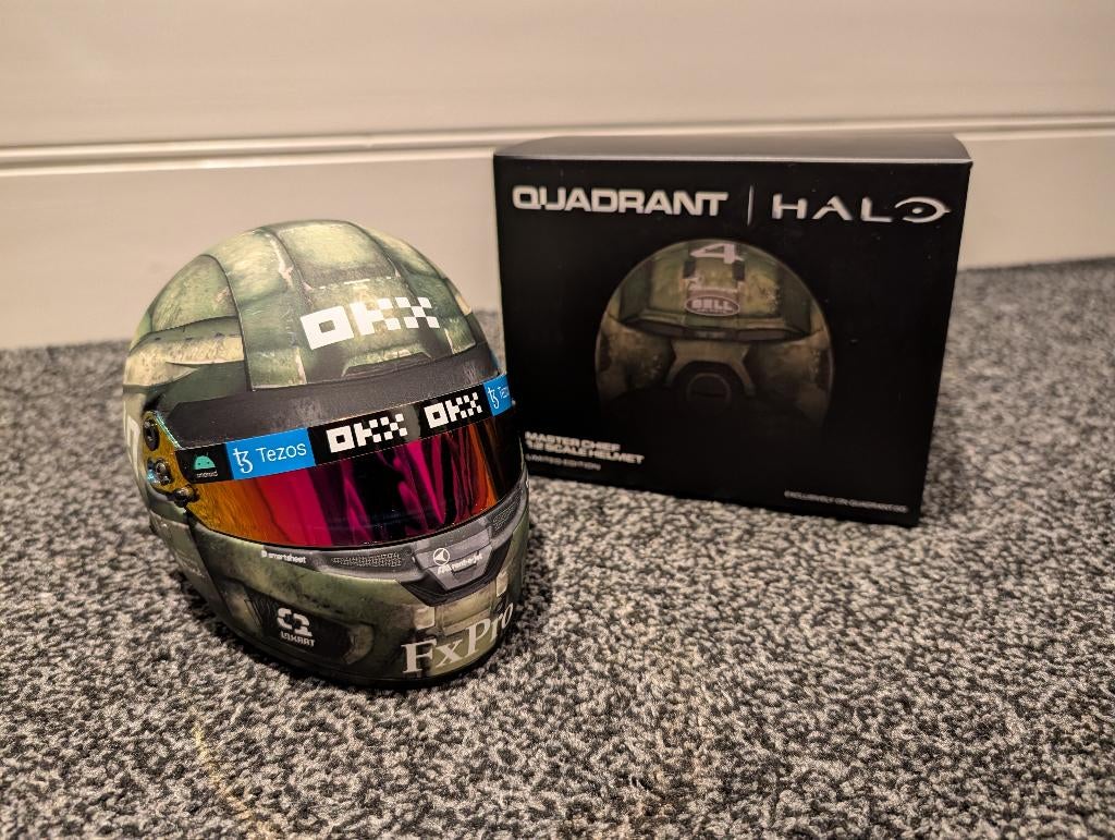 F1 Lando Norris 2022 HALO Singapore Ltd Edition 1:2 Helm, Verzamelen, Automerken, Motoren en Formule 1, Ophalen of Verzenden, Zo goed als nieuw