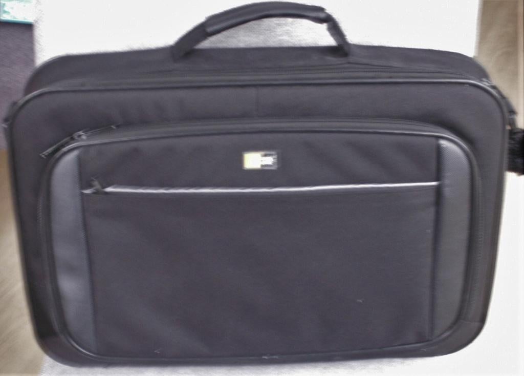Laptop tas met voorvakken en achtervak Case Logic, Ophalen of Verzenden, 17 inch of meer, Zo goed als nieuw