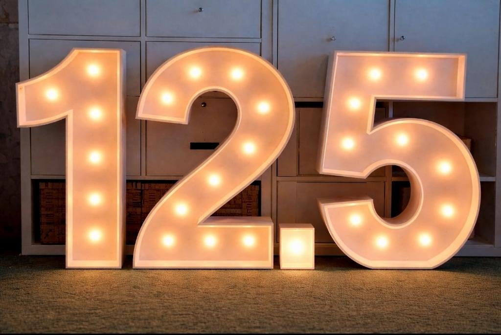 Alle lichtcijfers bij ons te huur voor €20 per stuk, Ophalen, Zo goed als nieuw, Geboorte of Huwelijk