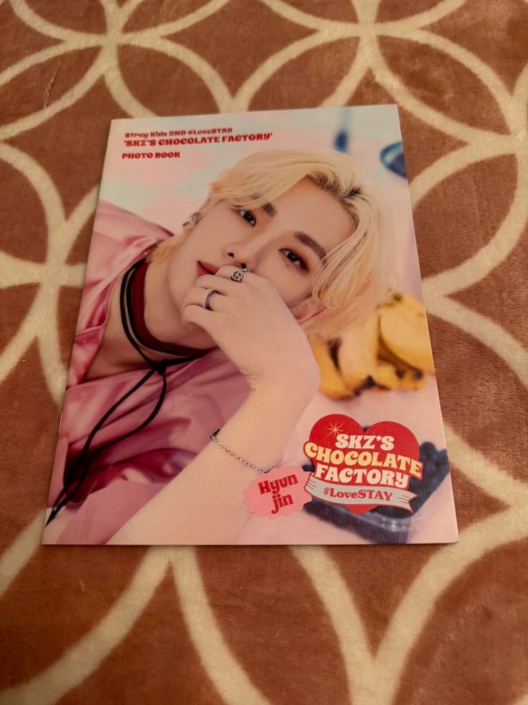 Stray Kids SKZ’s Chocolate Factory Hyunjin photobook, Ophalen of Verzenden, Zo goed als nieuw, Foto of Kaart