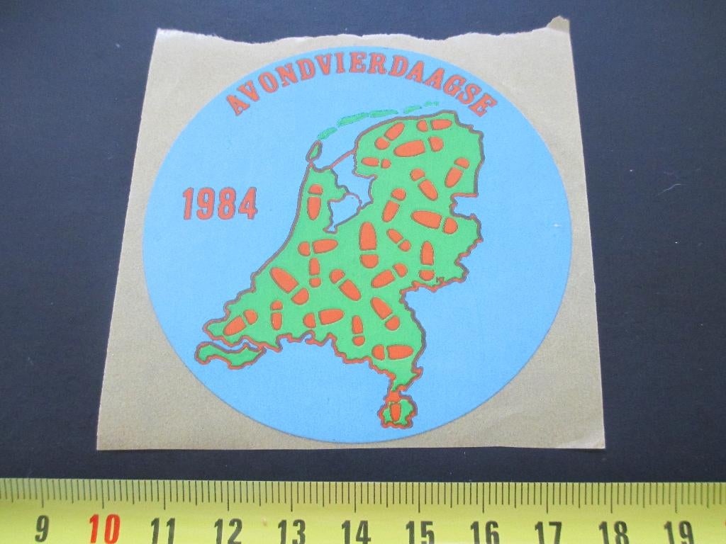 sticker Avondvierdaagse 1984 wandelen, Verzamelen, Ophalen, Zo goed als nieuw