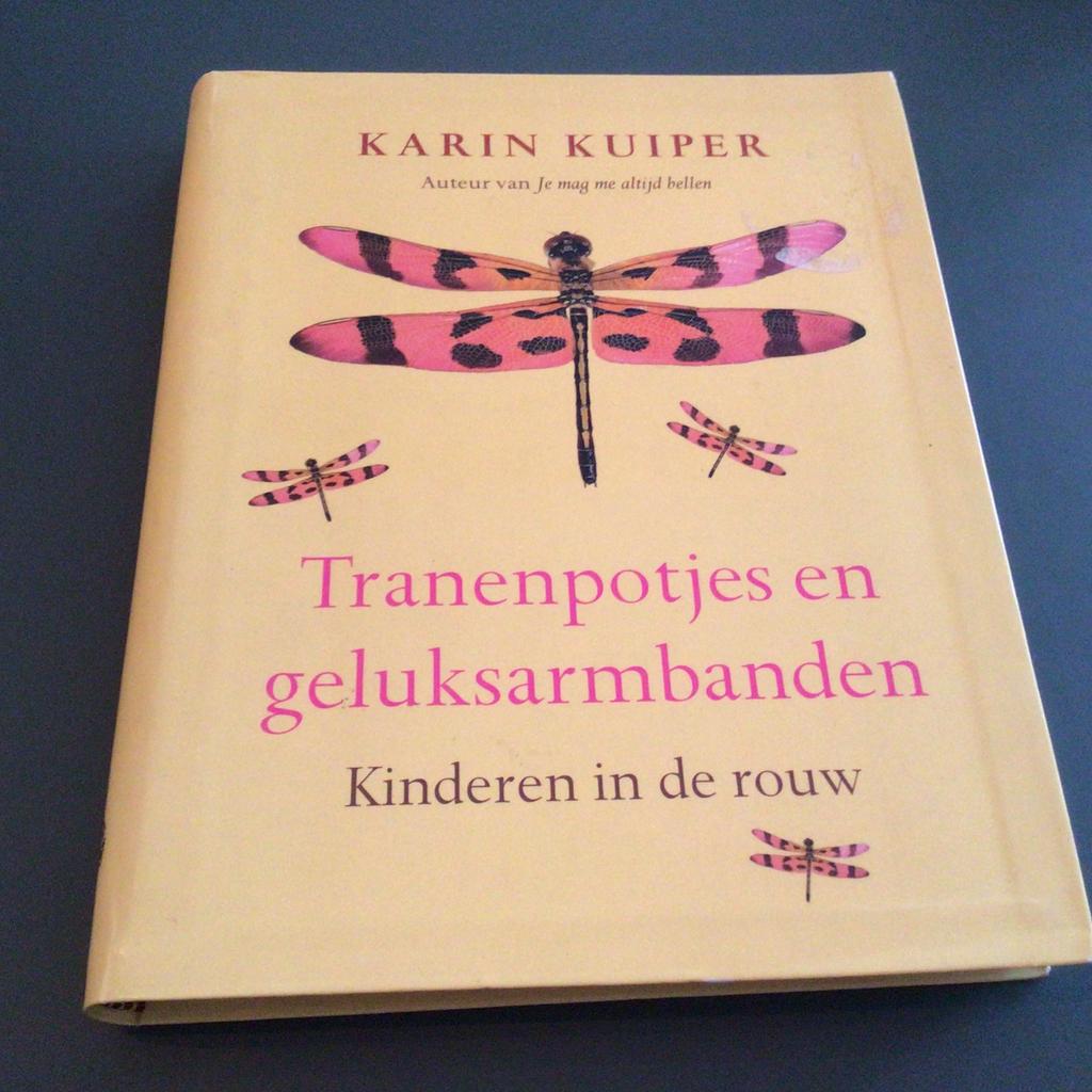 Karin Kuiper - Tranenpotjes en geluksarmbanden, Ophalen of Verzenden, Zo goed als nieuw, Karin Kuiper