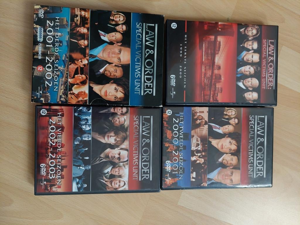 Law And Order S.V.U 1-4, Ophalen, Boxset, Drama, Zo goed als nieuw