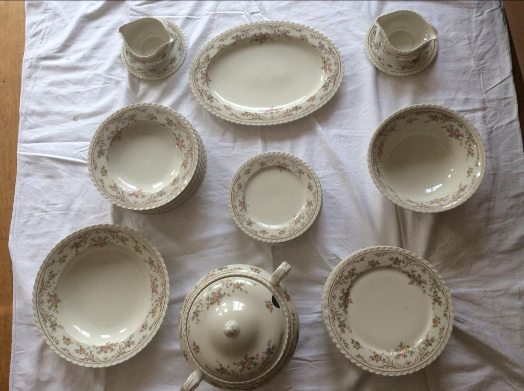 Vintage Thun Servies, Gebruikt, Ophalen of Verzenden, Overige stijlen, Porselein