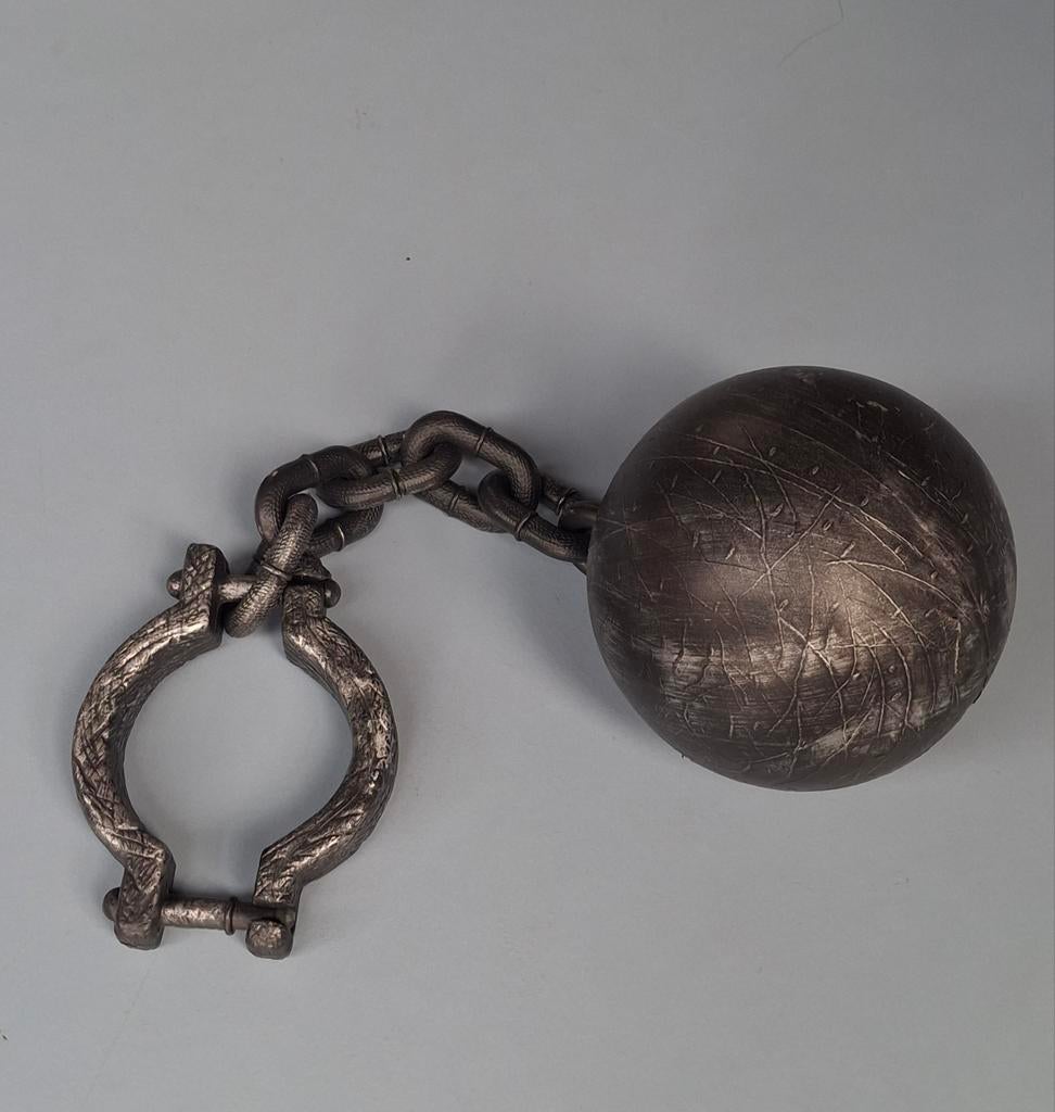 Kogel en ketting - Toneelattribuut, Ophalen of Verzenden, Toneelattributen of Onderdelen