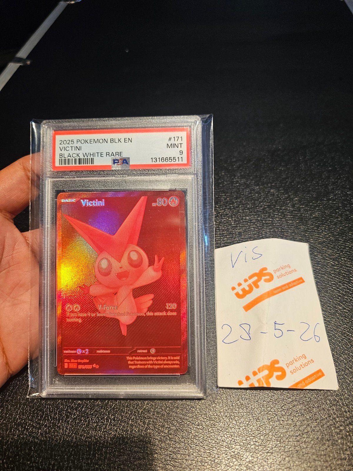 Red Victini Black bolt versie psa 9, Hobby en Vrije tijd, Verzamelkaartspellen | Pokémon, Ophalen of Verzenden, Zo goed als nieuw