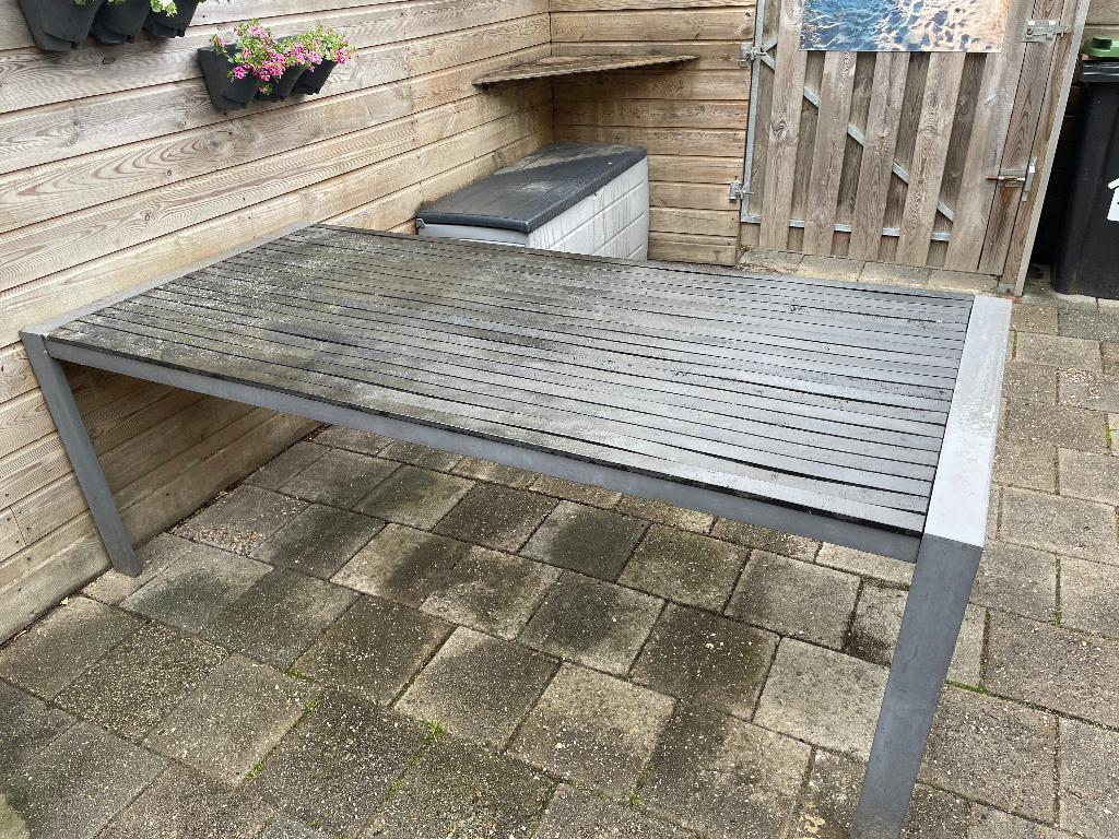 Te koop: een grote tuintafel, kleur grijs, Ophalen, Gebruikt, Rechthoekig, Metaal
