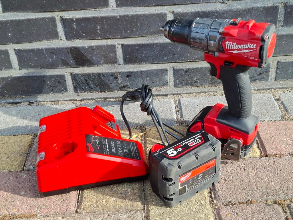 Milwaukee M18 FPD2 Klopboormachine met accu's en lader, Boormachine, Ophalen of Verzenden, Variabele snelheid, Gebruikt