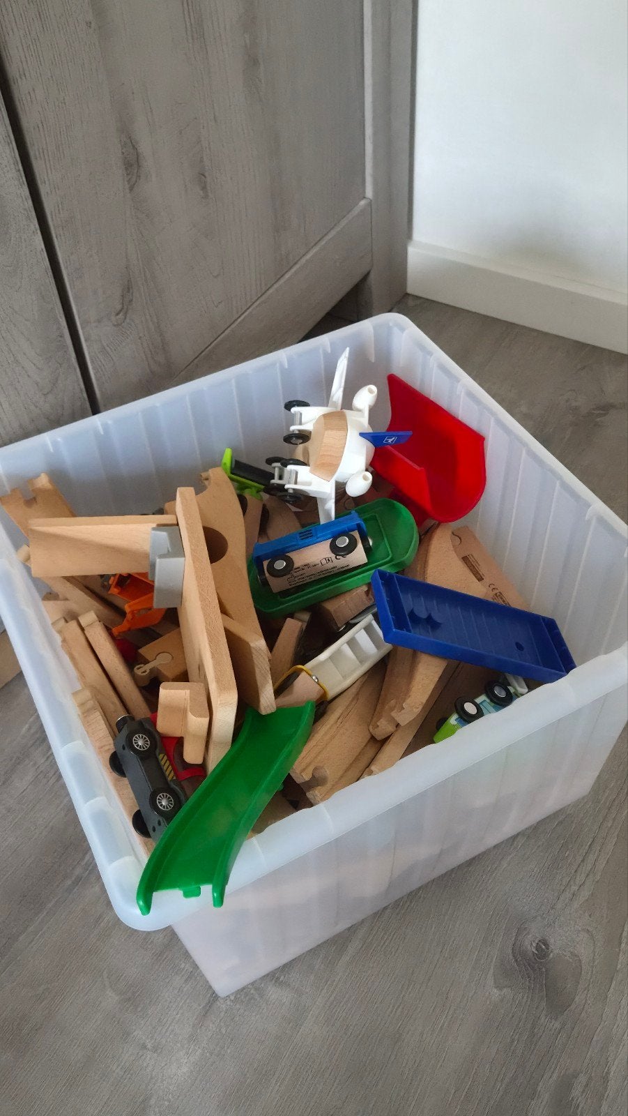 Houten garage en treinbaan speelgoedset, Kinderen en Baby's, Speelgoed | Houten speelgoed, Ophalen, Gebruikt, Overige typen