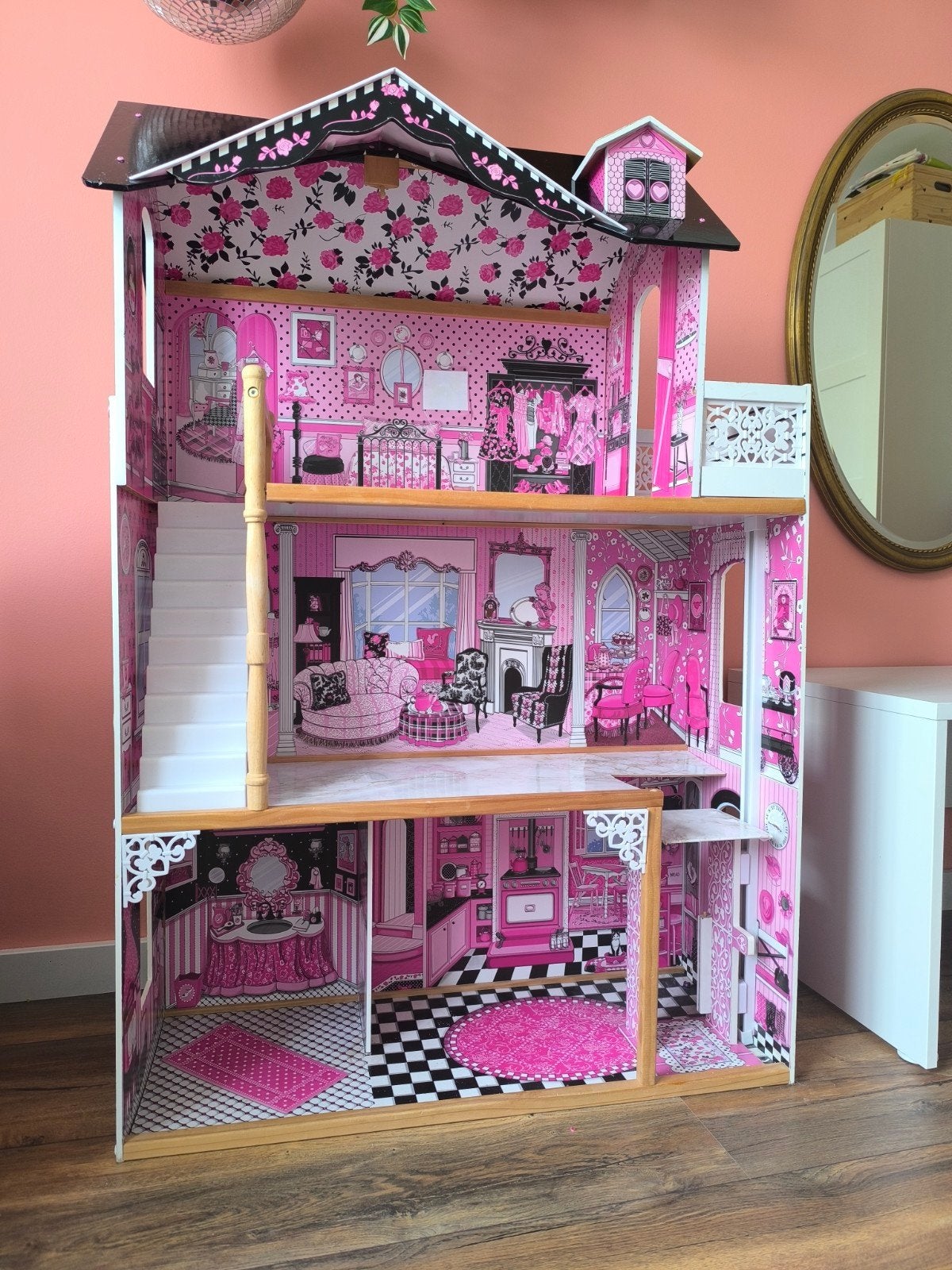 Gebruikt poppenhuis met vernieuwde daken en vloeren, Ophalen, Gebruikt, Poppenhuis