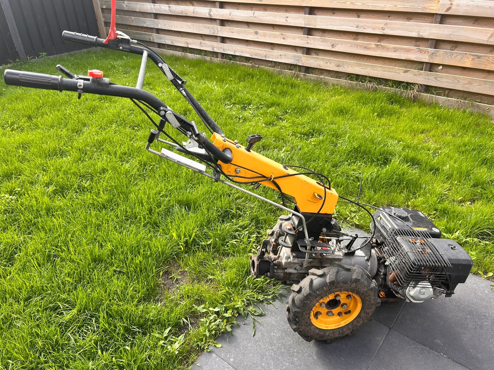 Tuinfrees twee wiel aangedreven tractor tuin machine, Doe-het-zelf en Verbouw, Gereedschap | Freesmachines, Ophalen, Gebruikt