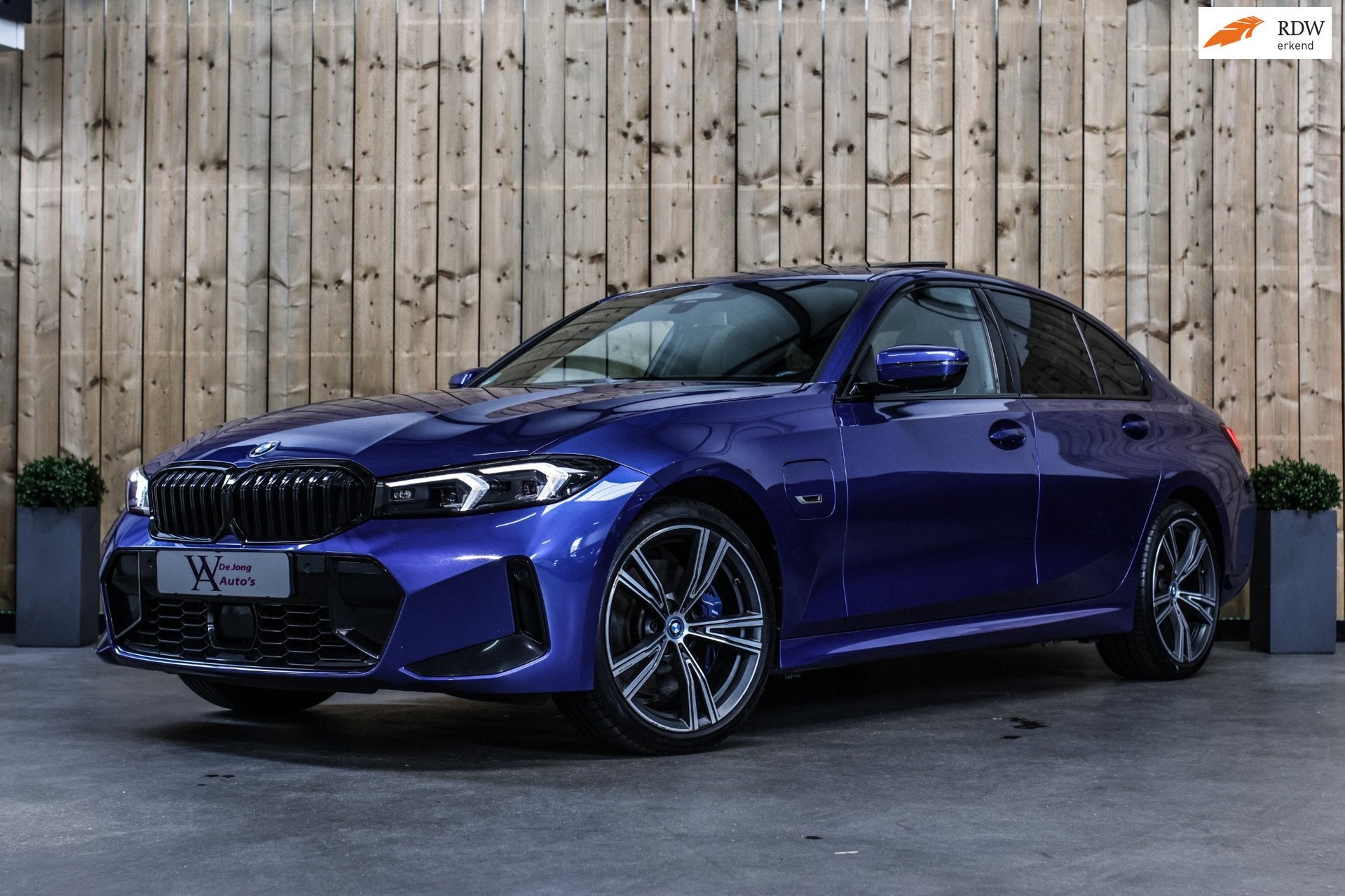 BMW 3-serie 330e xDrive M-Sport Pro *Pano*H/K*Camera*Head-Up, Auto's, 1800 kg, Gebruikt, 4 cilinders, Blauw