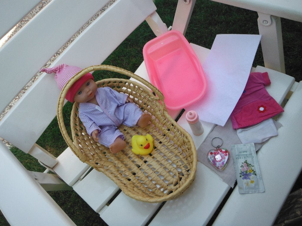baby pop met mandje +bad en acc, Ophalen of Verzenden, Zo goed als nieuw, Babypop