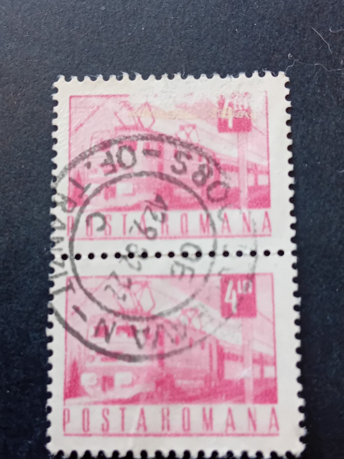 2 Roemeense postzegels, aan elkaar - Posta Roman, Ophalen of Verzenden, Overige landen, Gestempeld