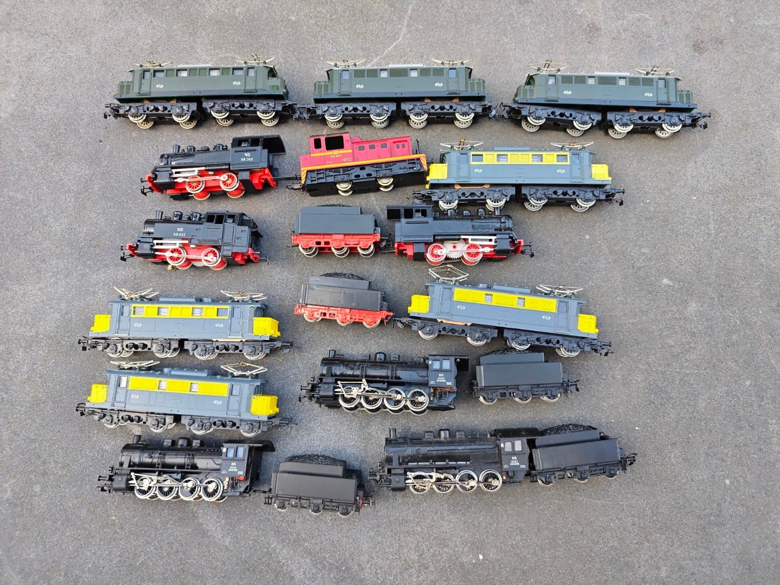 16 Piko NS locs, Hobby en Vrije tijd, Gebruikt, NS, Gelijkstroom, Locomotief