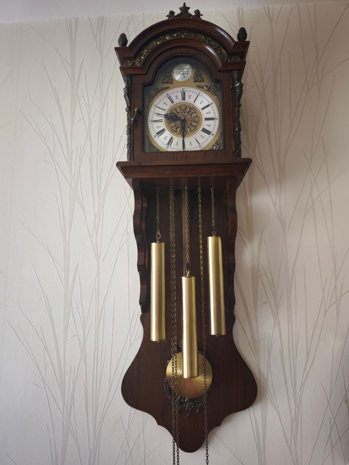 Antieke Tempus Fugit wandklok met gewichten, Ophalen
